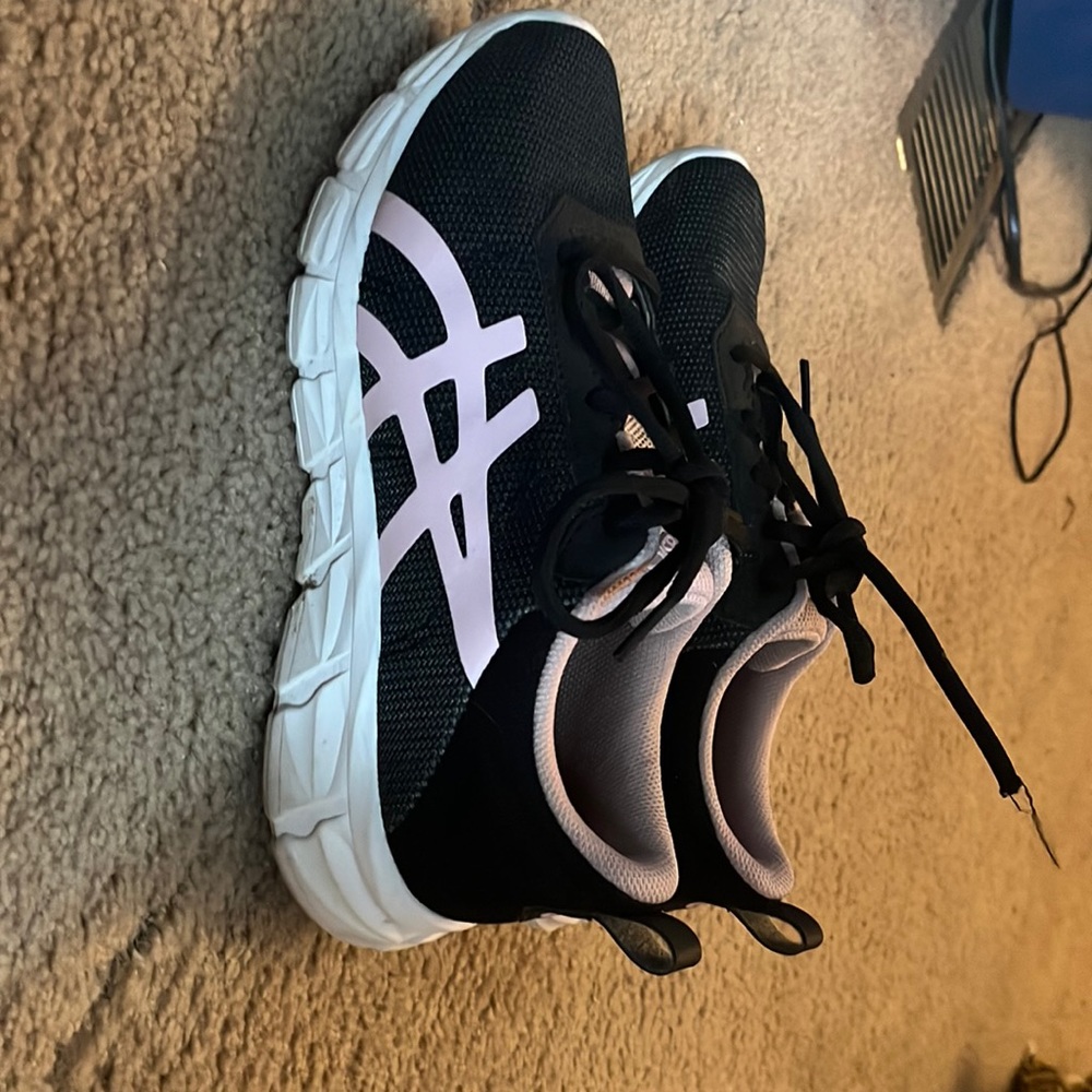 pink and black ASICS👟💗